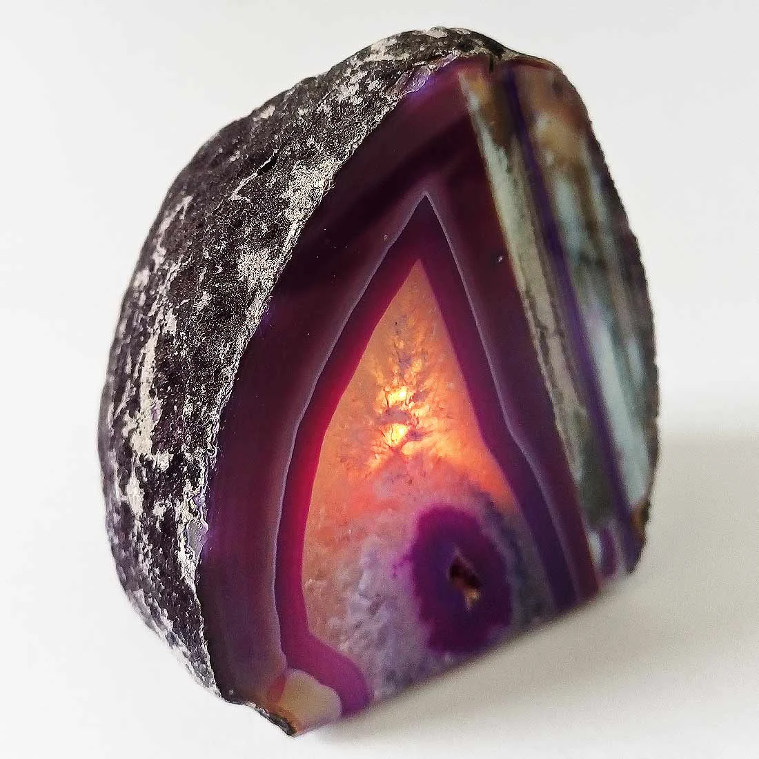 Bring warmth and harmony into your space with this agate candle holder. Its natural bands glow beautifully when lit, creating a calming and protective atmosphere.