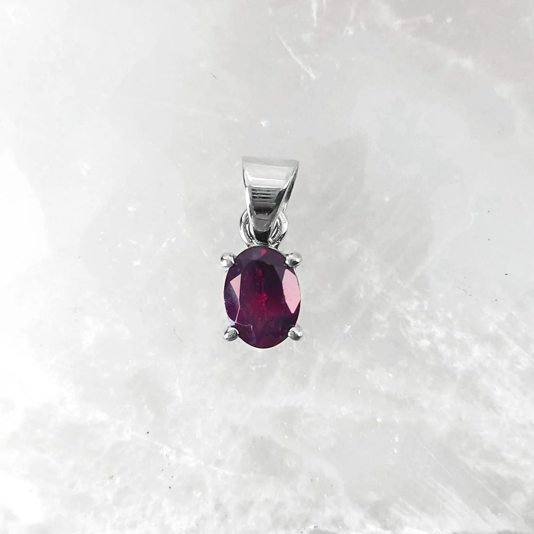 garnet oval pendant - 925 sterling silver
